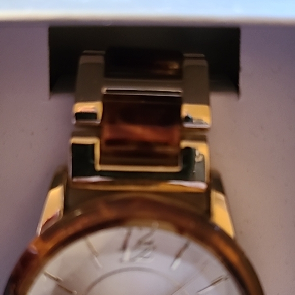Time and Tru Women's Gold and Tortoise Shell Watches - Picture 4 of 16